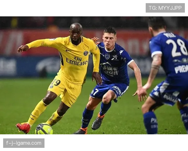 沙勒罗瓦比赛精彩回顾：关键球员爆发助球队状态回暖，表现引热议