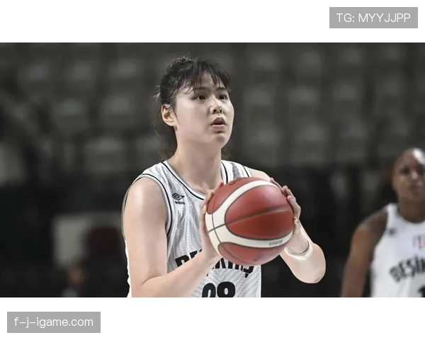 李月汝训练完偷偷吃炸鸡被拍，这自律人设差点绷不住