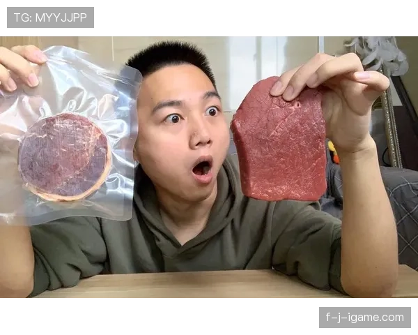 阿尔瓦雷斯赛后直接钻进超市买打折牛排，这自律我真服了